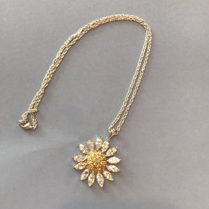 Daisy necklace